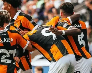 Hull City players celebrate 1–0 win over Coventry City