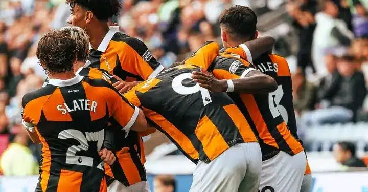 Hull City players celebrate 1–0 win over Coventry City