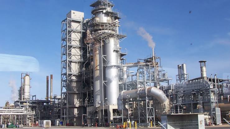 Dangote Refinery cuts petrol price to ₦1,325 per litre