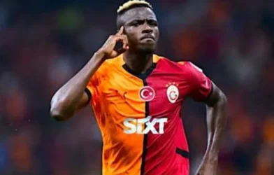 Victor Osimhen of Galatasaray prepares for the Champions League match against Barcelona